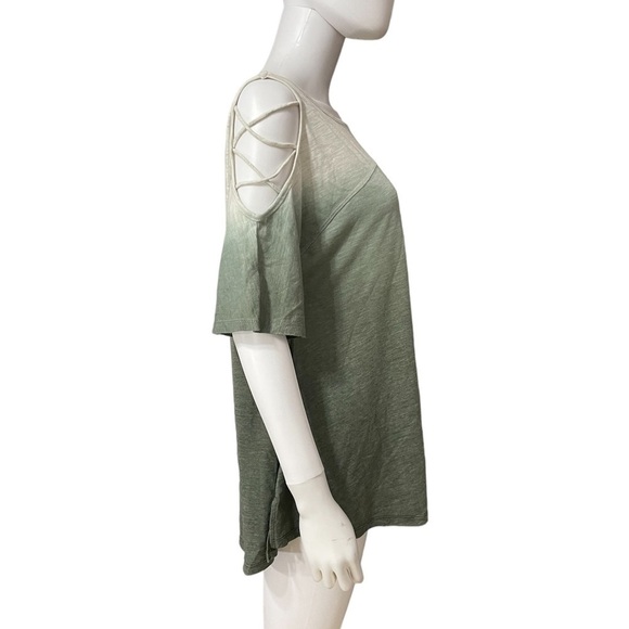 Umgee Ombre Cold Shoulder Tunic
New - Picture 5 of 9